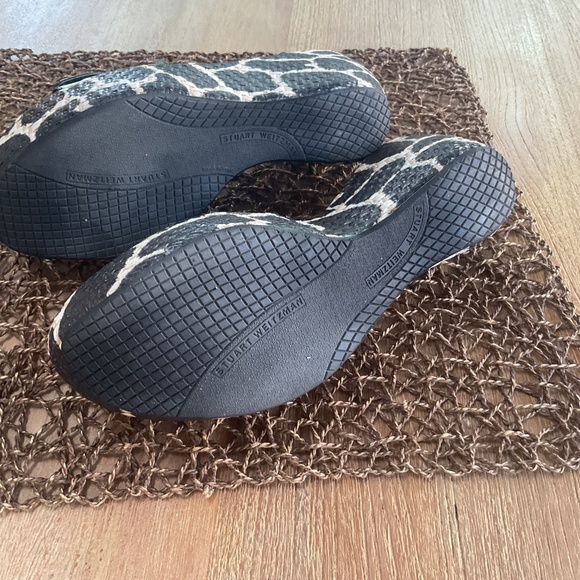 Stuart Weitzman Clipper Black Patent Giraffe Wedge Sandals - Picture 6 of 9